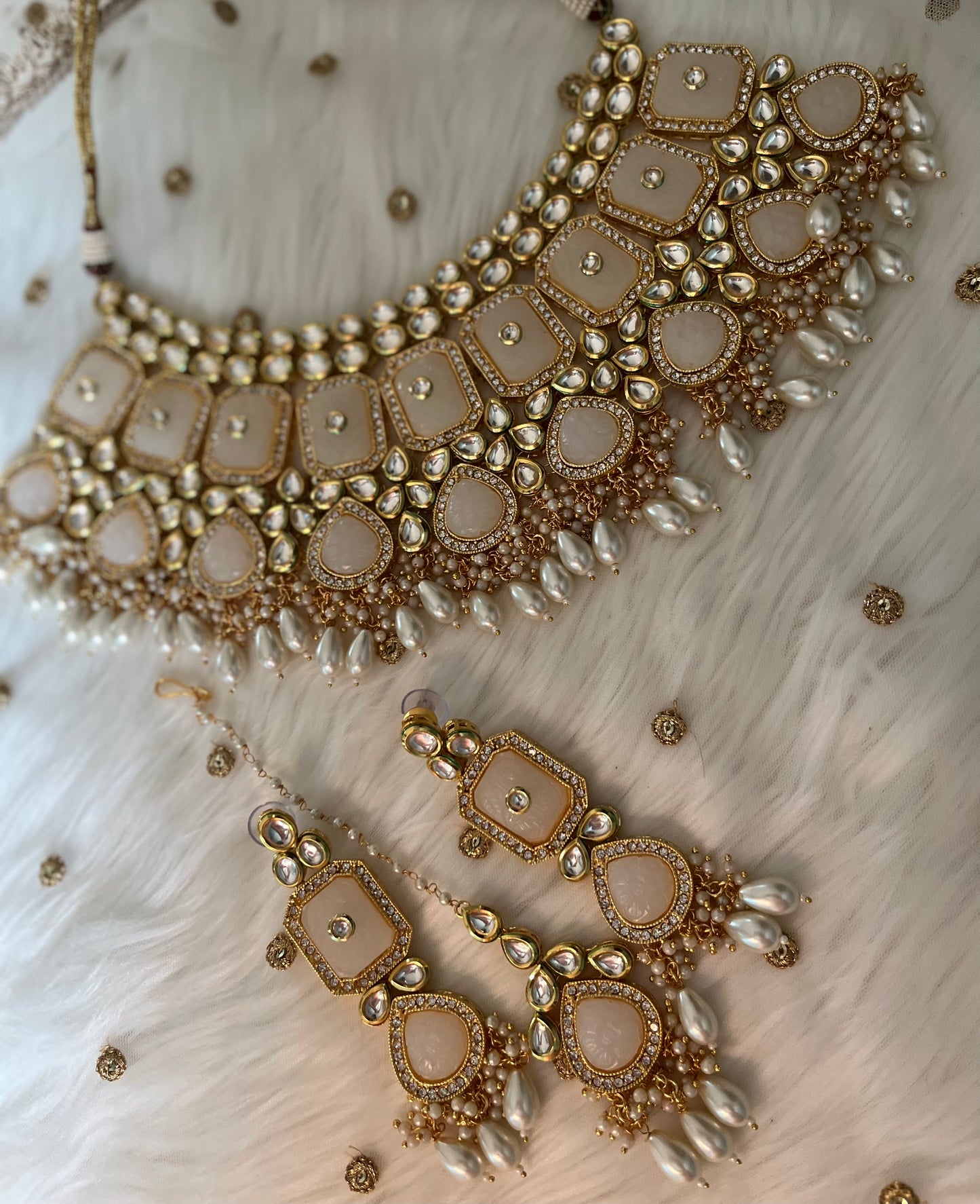 high Quality kundan set with earring and tikka